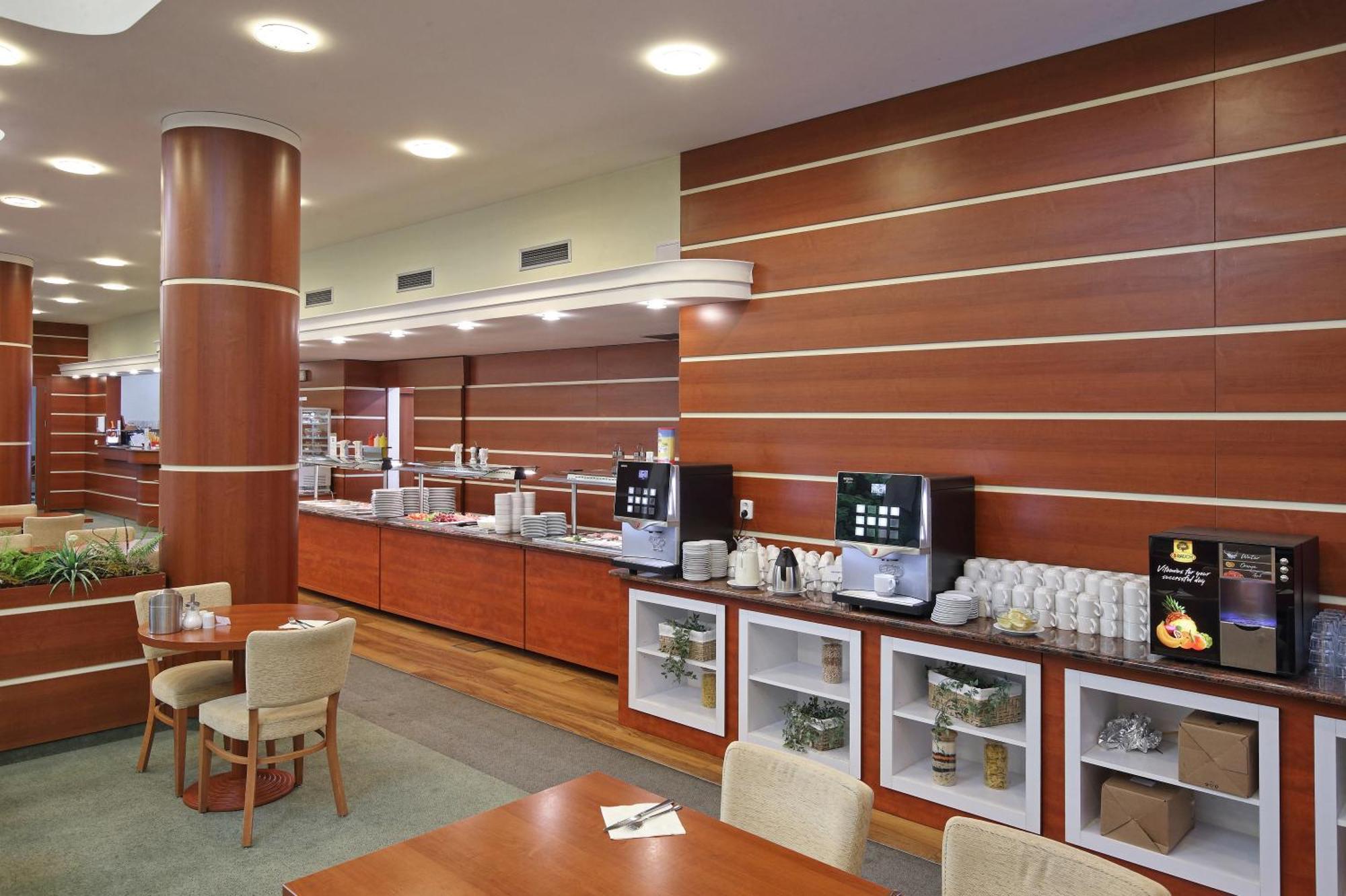 Interhotel Montana Spindleruv Mlyn Exterior photo