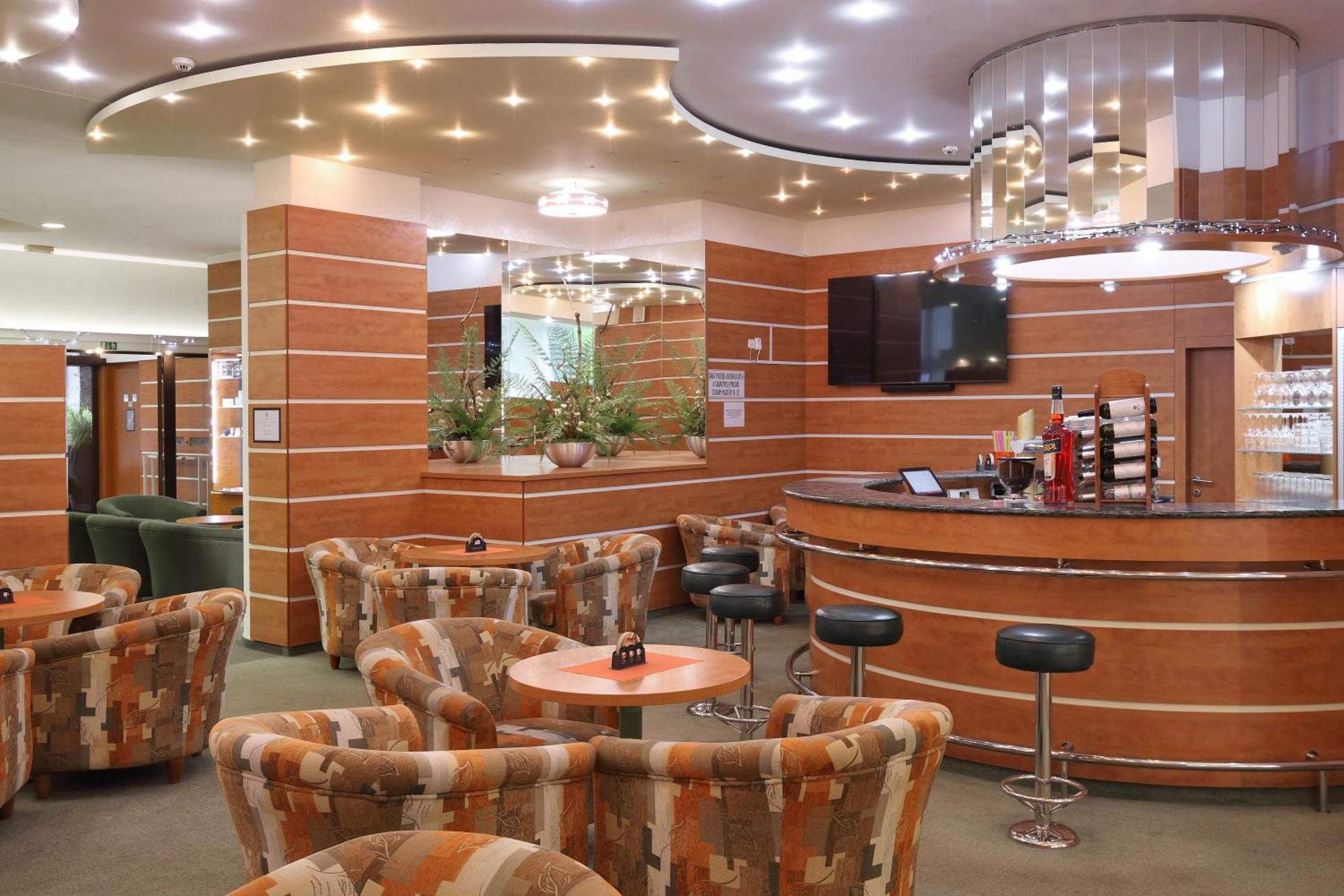 Interhotel Montana Spindleruv Mlyn Exterior photo