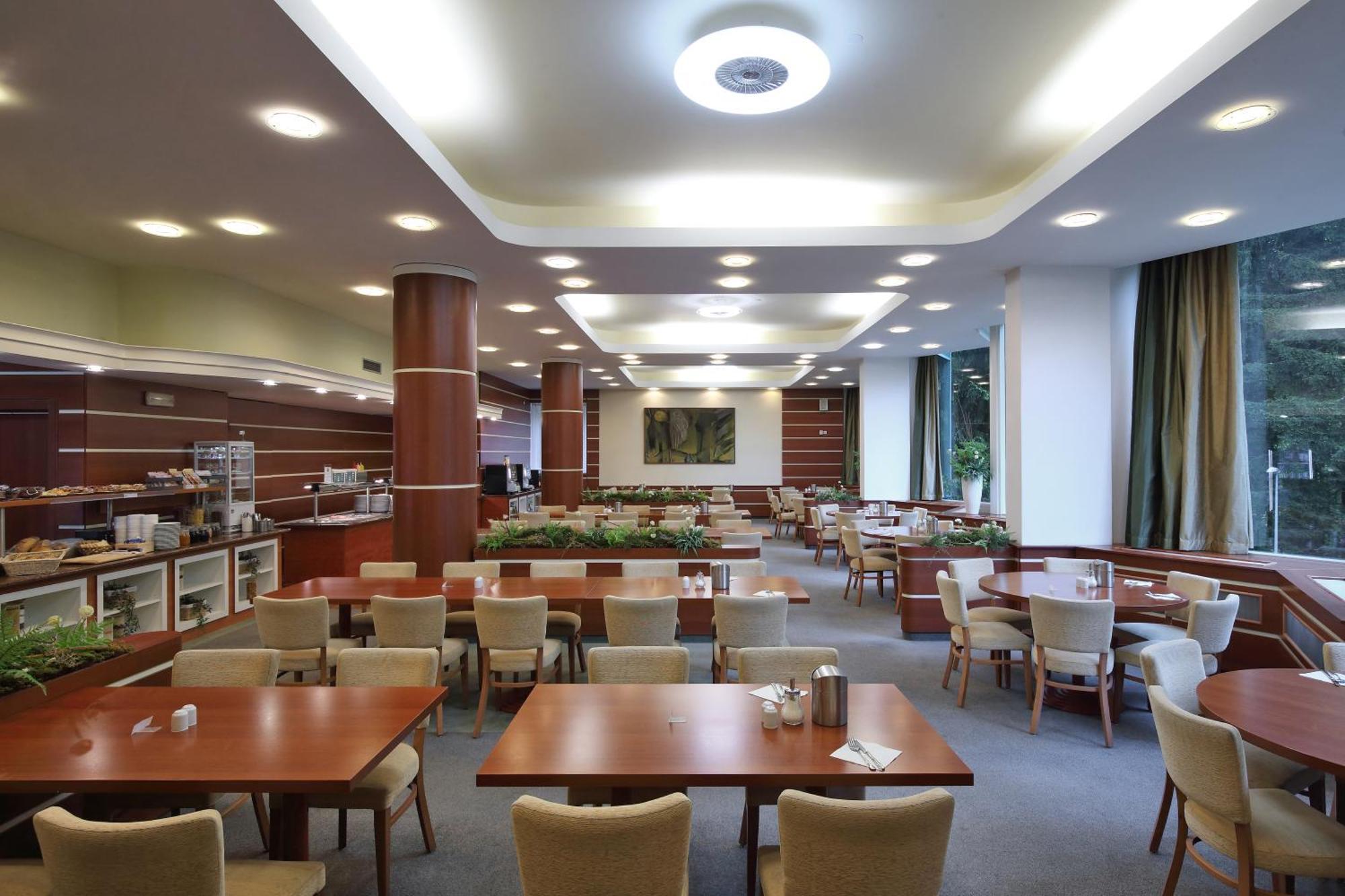 Interhotel Montana Spindleruv Mlyn Exterior photo