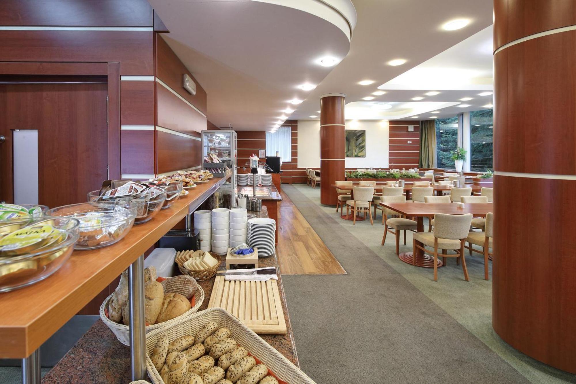 Interhotel Montana Spindleruv Mlyn Exterior photo